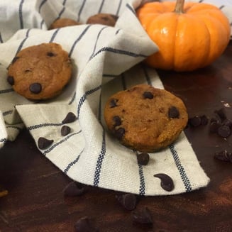 Pumpkin Kisses [5pk] (25mg) by MoMo's Bakery