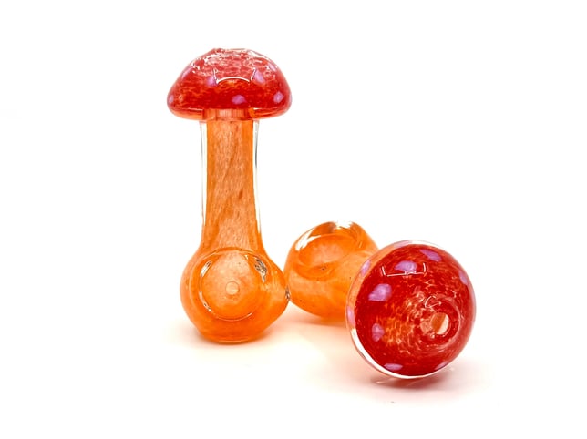 Two Tone Mushroom Pipe - Image 1 Two Tone Mushroom Pipe - Image 1