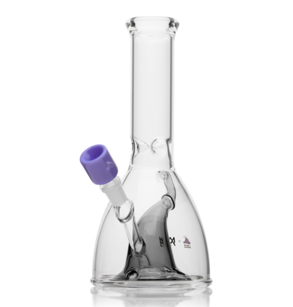 x A Good Witch A Good Bong